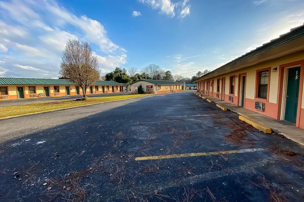Hotel O Tallassee Hwy 14 Exterior photo